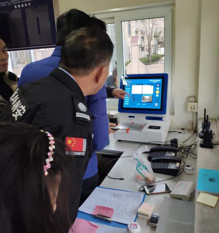 在小區(qū)出入時，悅訪客，訪客機(jī)登記訪客信息跟手工登記哪個好?